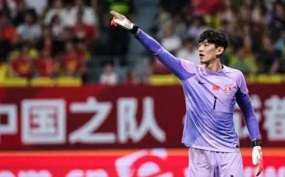 为颜骏凌鸣冤!国足用人有内幕?无辜丢主力,名记:他很冤屈