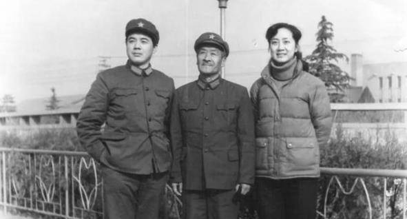 1941年,王洛宾回到兰州的家,妻子冷淡问他:今晚你住哪儿?