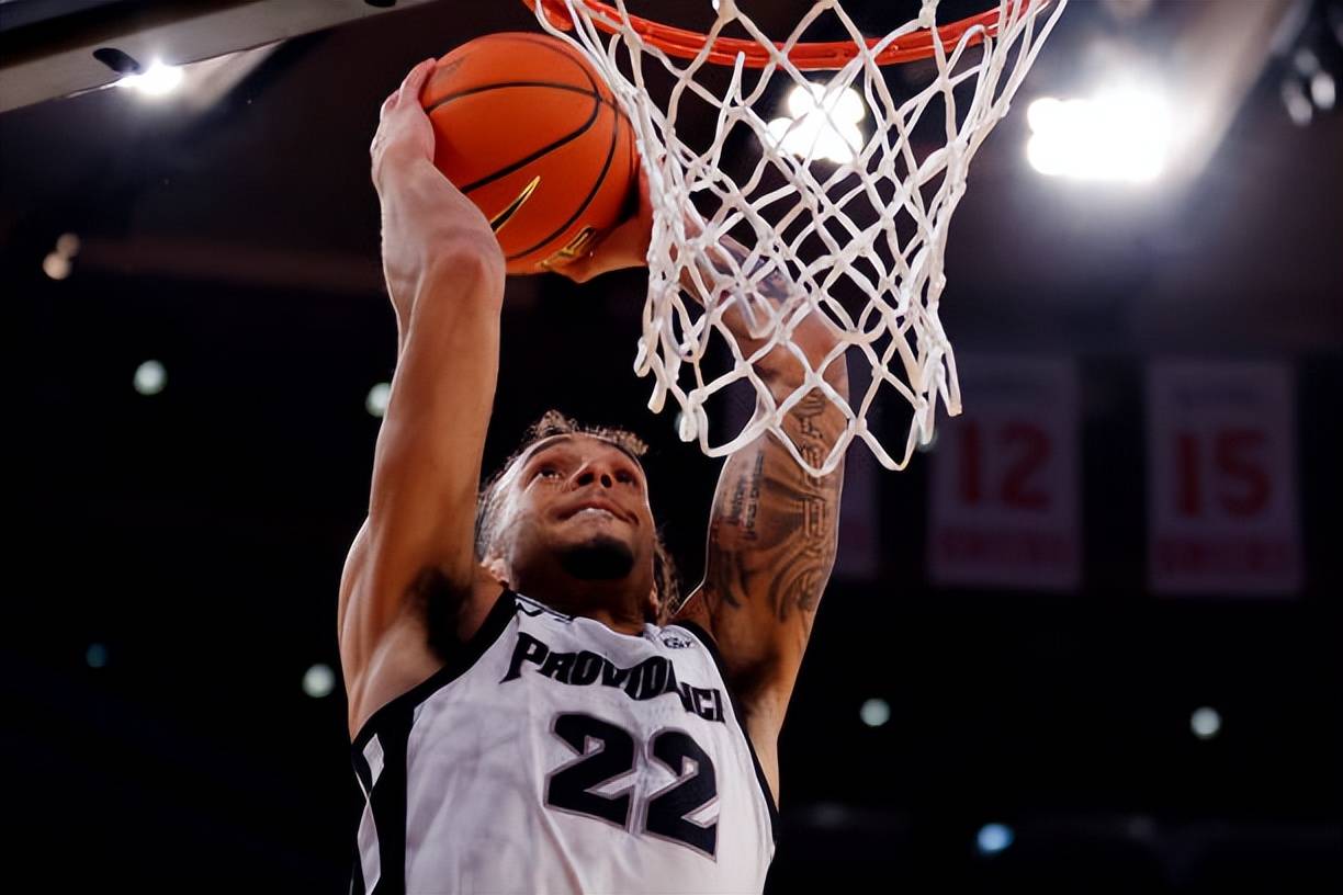 根据此前联合试训体测环节的数据,卡特的裸足身高为188.6cm,体重为87.