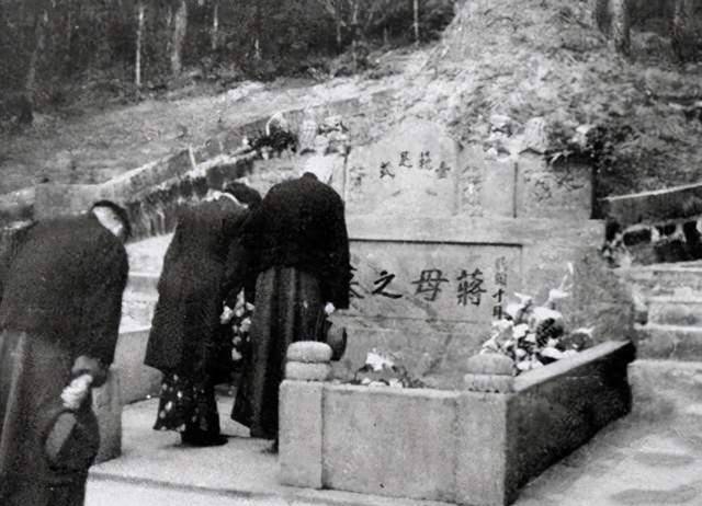 嫁给大22岁的丈夫,生下一个家喻户晓的儿子_王采玉_蒋介石_蒋肇聪