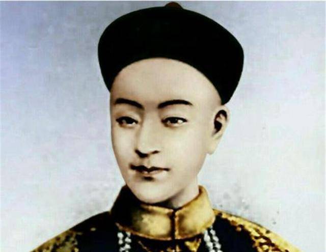 载沣的人生经历在整个清朝都是独一份,他的父亲,哥哥和孩子都是皇帝