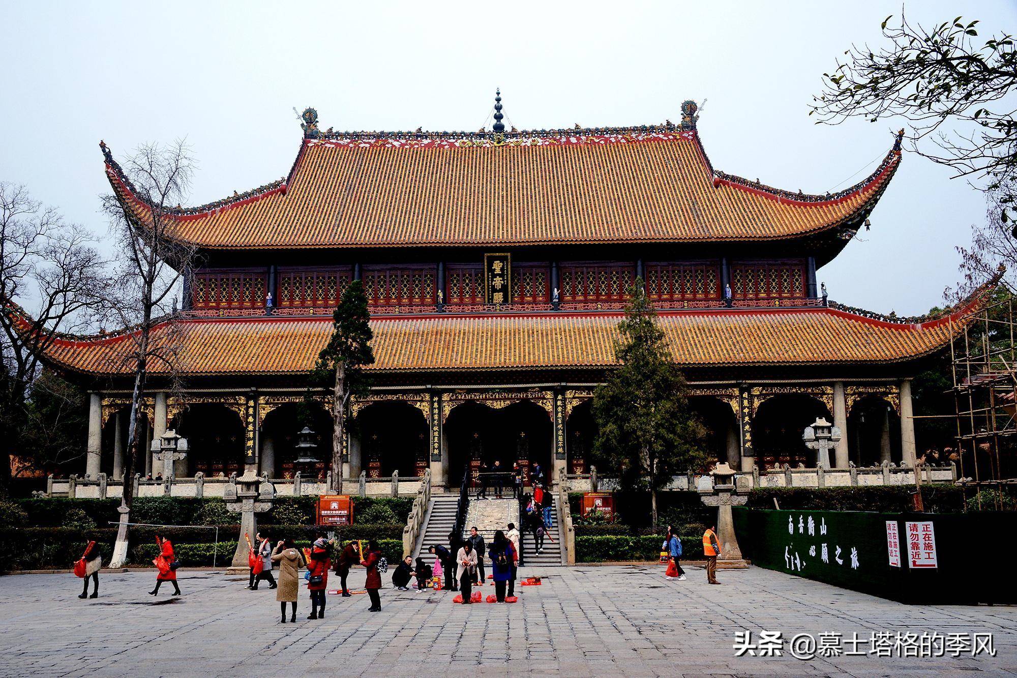 南岳大庙集皇家祭祀,民间朝圣,道教宫观,佛教寺院于一体,是一个集天地