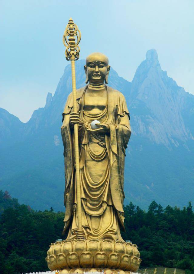 高达99米造价15亿的地藏菩萨像,耗时十年终完工,一张门票200元_九华山