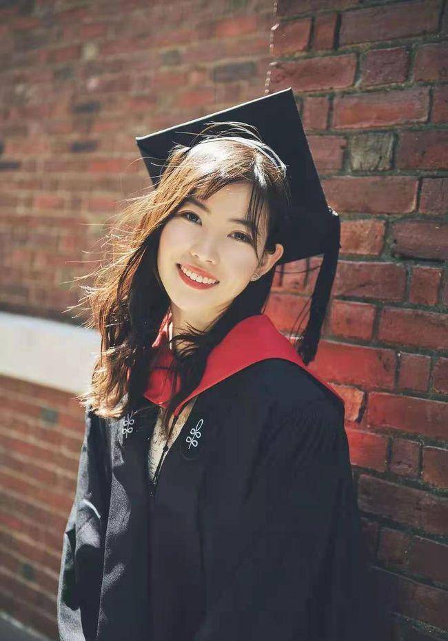 她申请到了美国圣路易斯华盛顿大学的就读资格,同时凭借自己的好成绩