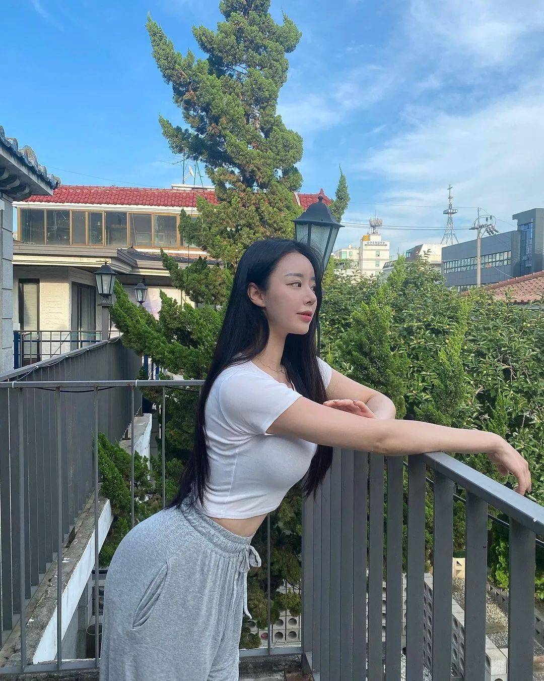 韩国极品辣妈!这身材真的绝了!完全顶不住!_健身_成为了_生活