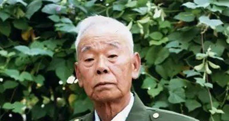 1971年,彝族飞行员投掷氢弹失败,他宁愿粉身碎骨也要保护氢弹