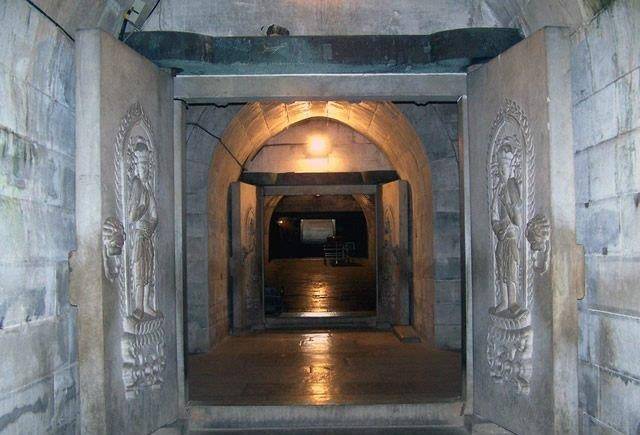 光绪皇帝生前不如意,死后还要遭羞辱_崇陵_地宫_棺椁