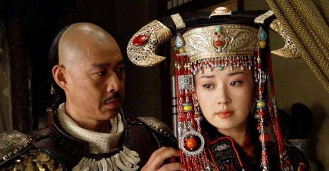 西宫贵妃娜木钟而皇太极不但对东宫淑妃十分宠幸,而且对她带来的女儿