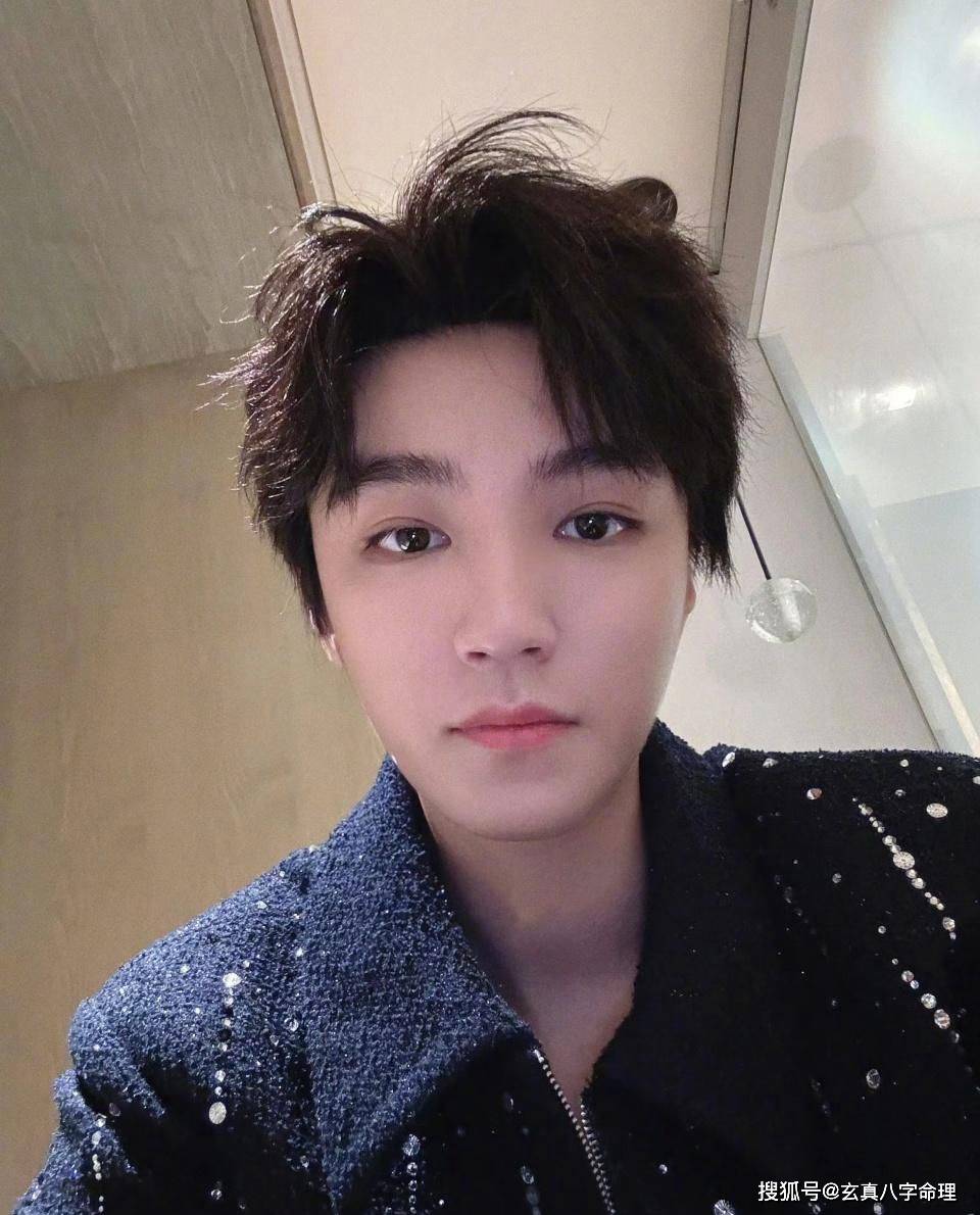 王俊凯助威高考,巧遇作文题,粉丝惊呼神预言!