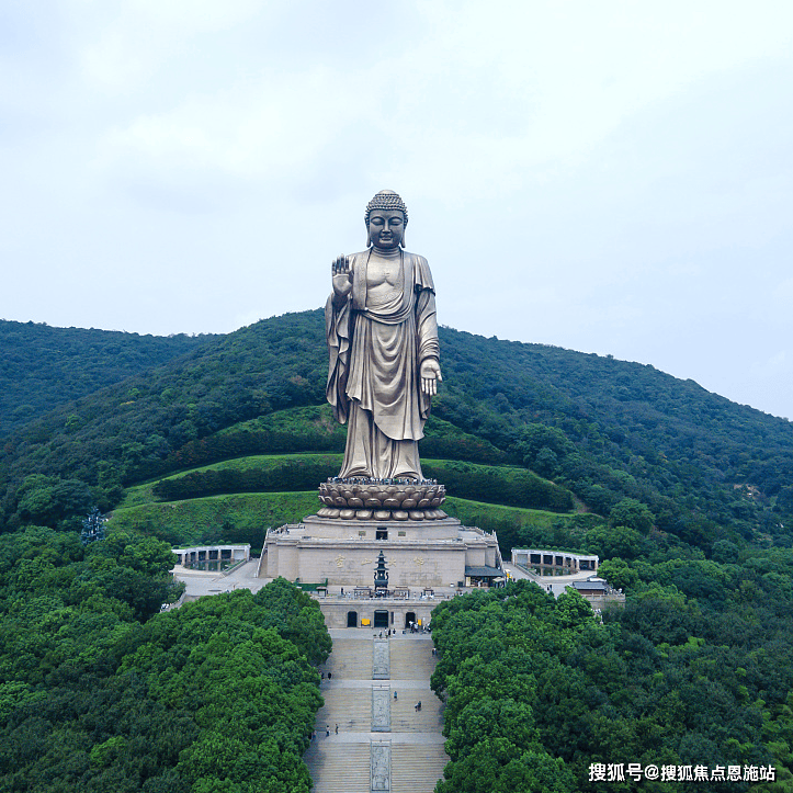 灵山大佛,拈花湾,鼋头渚等国家5a级著名景点环伺,人文荟萃;拥揽五重