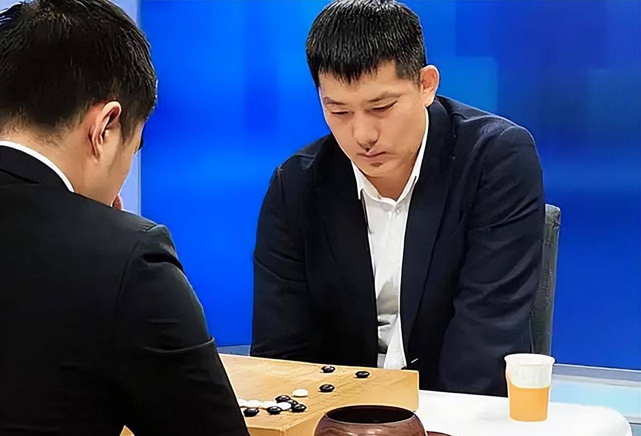 围棋名将常昊近况:不顾恩师反对,娶大8岁的二婚师姑,携手至今