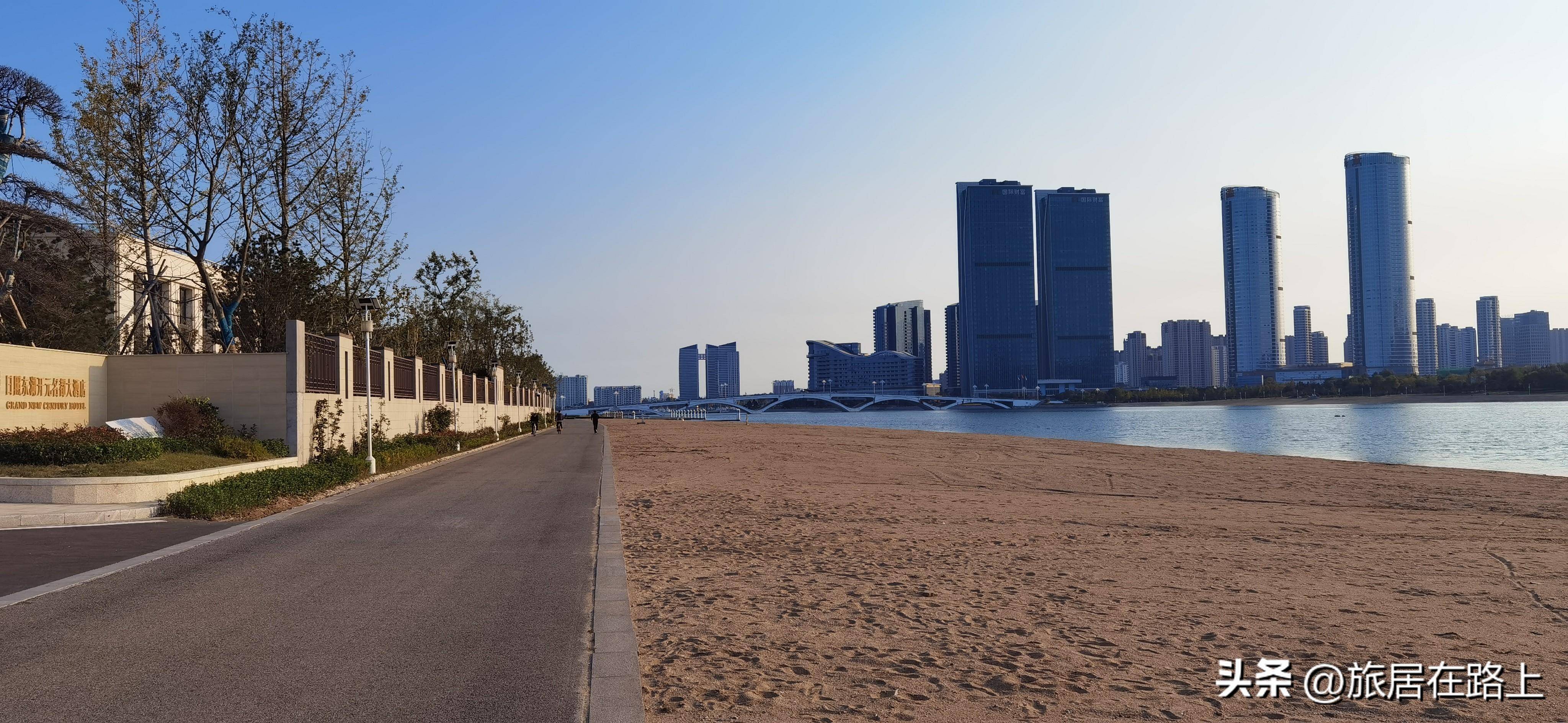 html泻湖的东面是万平口公园,我们这次从湖心岛