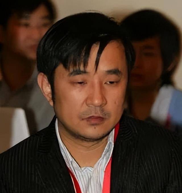 王永红:公司破产欠800亿,套61亿携女明星出逃,亲爹去世都不回