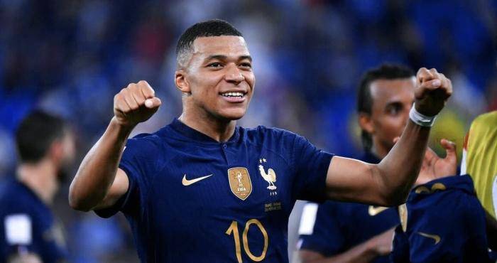 法国队,如今傲然屹立于世界足坛之巅,位列世界第二的宝座,无疑成为了