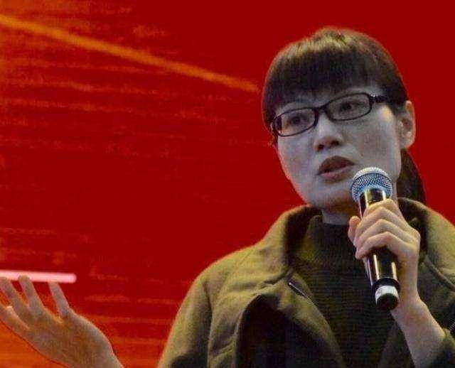 17岁中专教师熊芳芳,31年6次跳槽终成名师,曾因辞职引起热议