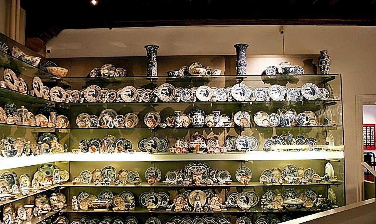 国际公约规定,只有无人认领的沉船才被允许拍卖,哈彻趁机钻了这个空子