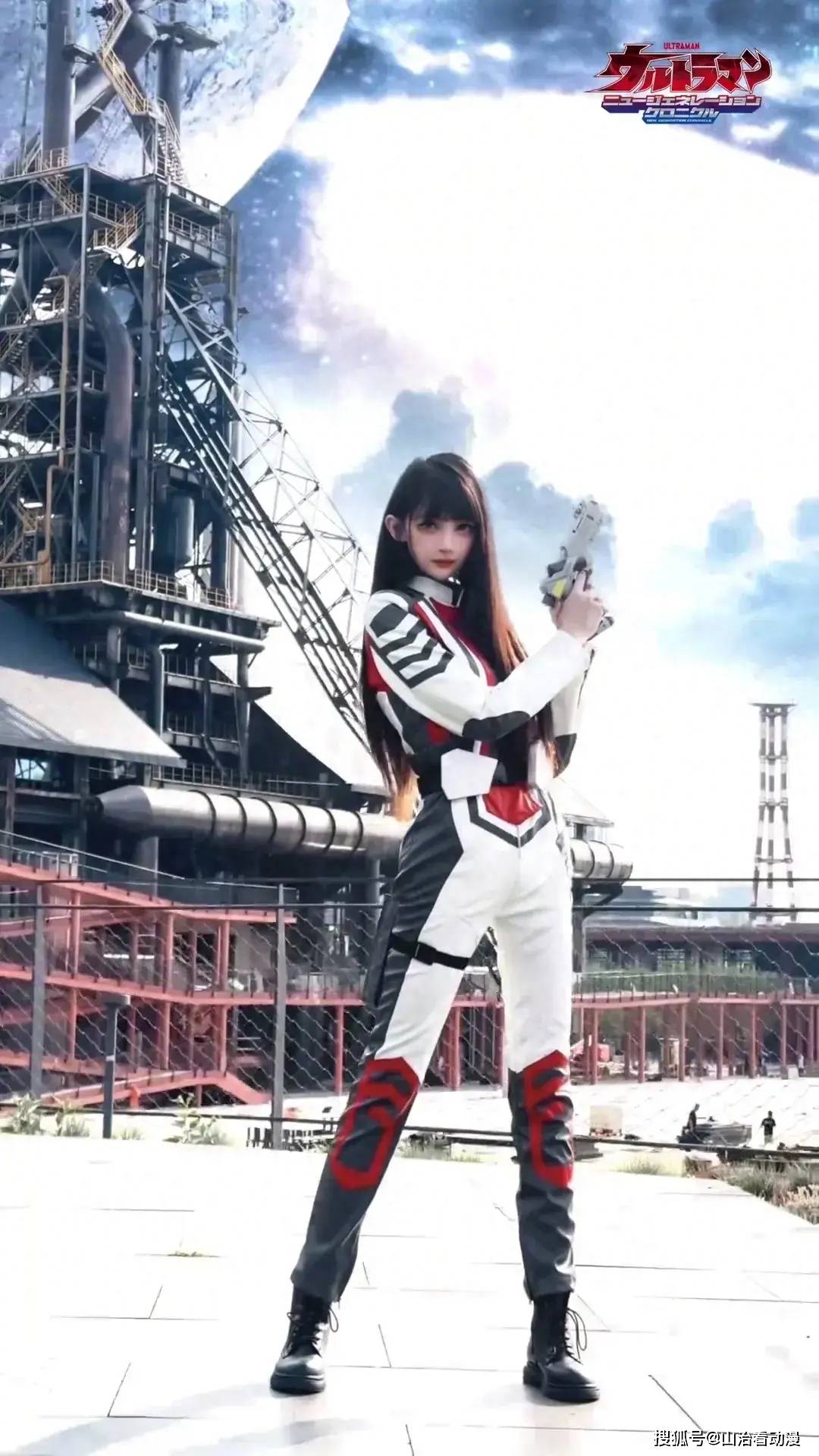 网红cos奥特曼队员,服装神还原,黑丝大长腿太美,你相信光吗?