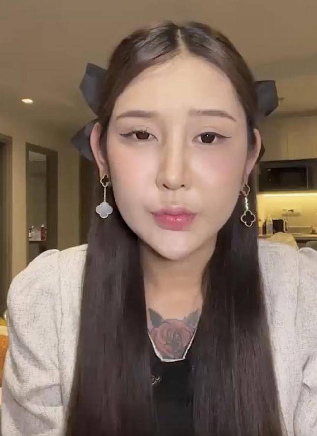 号称全身花了240万_臀部_安娜_孟女士