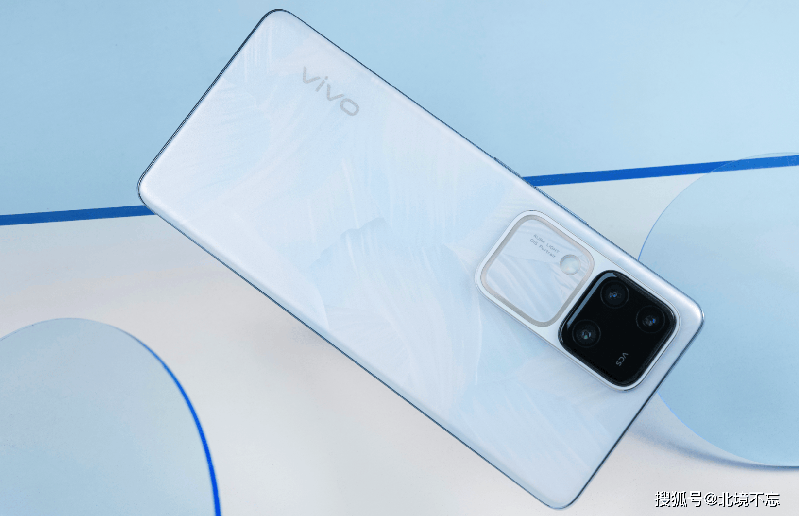 因为芯片可为摄影提供强大算力,具体的规格方面vivos18pro搭载了天玑