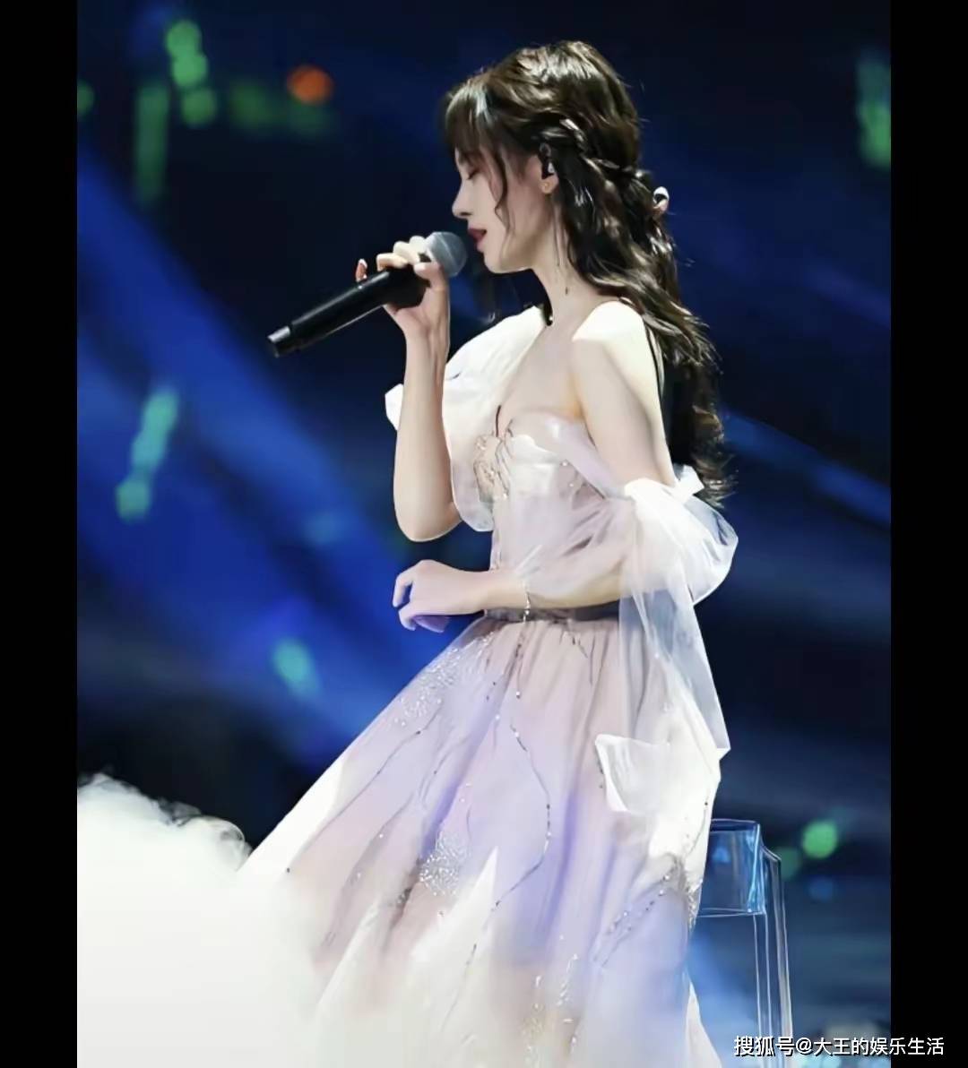 原创            鞠婧祎空降热搜第一，网友表示：别拿鞠婧祎压热搜，发生了什么？-鞠婧祎传