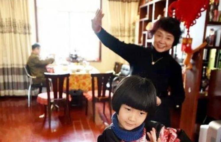 2010年,60岁产妇花高价生双胞胎,后来怎么样了