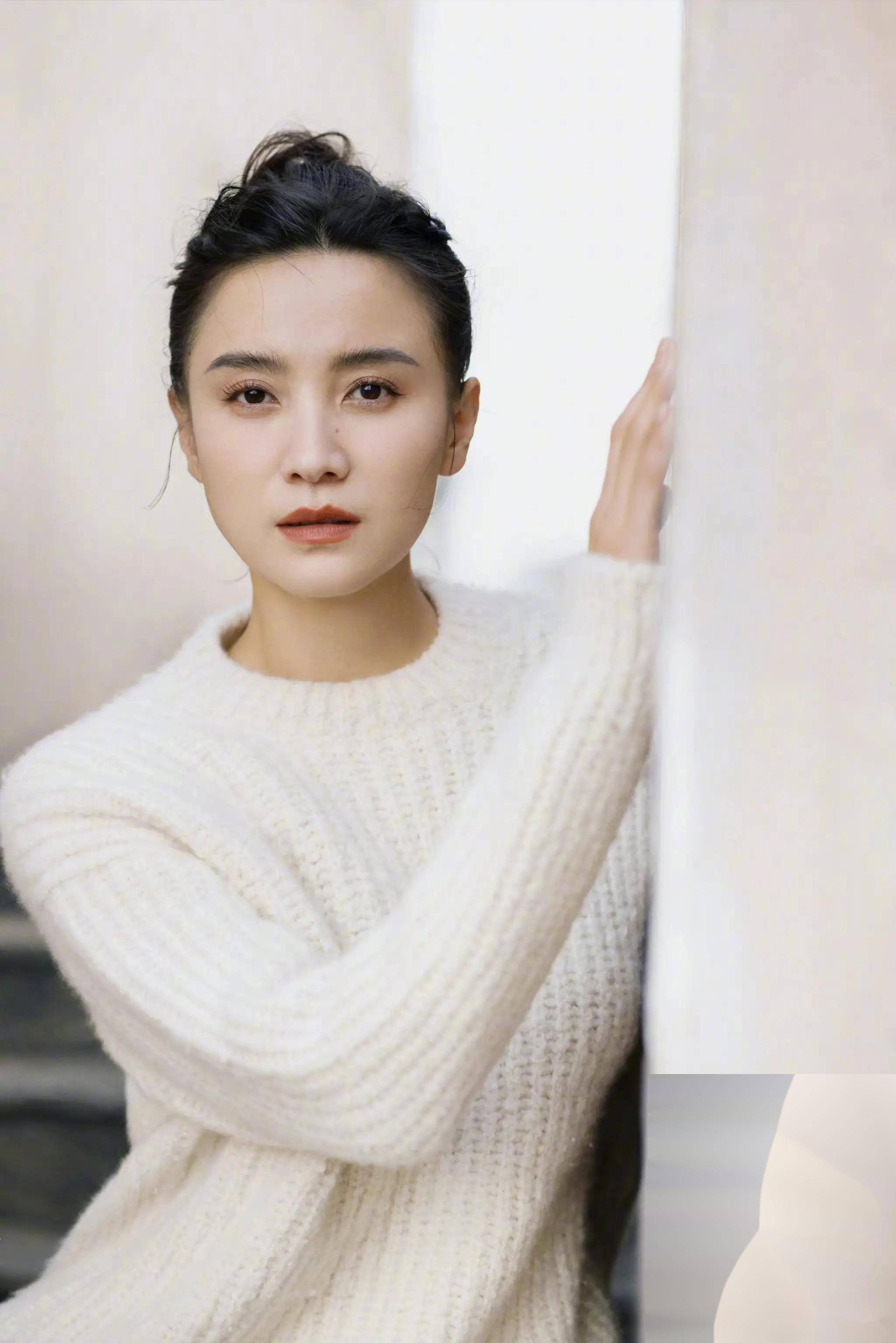 宋佳写真集,美貌与魅力的完美结合,女神风范尽显!