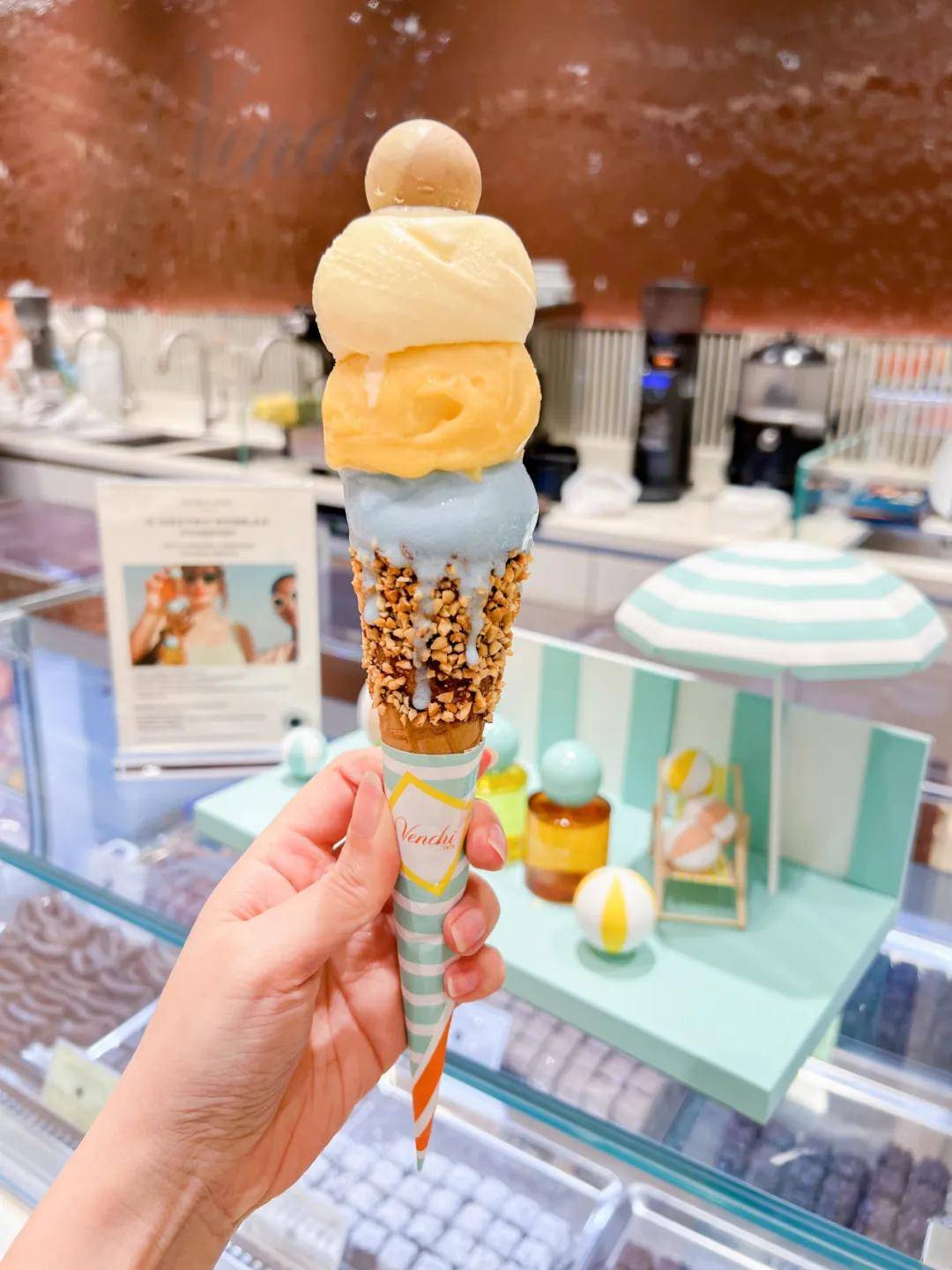假期」系列联动venchi将海岛风情和夏日浪漫都装进了限定款gelato里