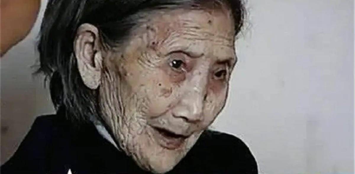 他山上的家业也还没有撇下,所以杨炳莲自然也就成了他的压寨夫人