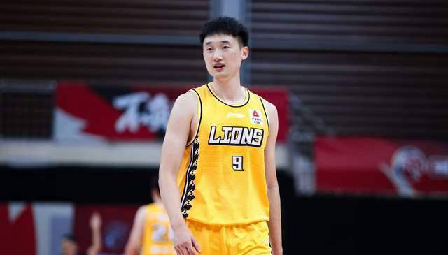 李春江之子合同到期,退役迫在眉睫,29岁只剩两条退路