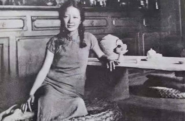 美女陆英:16年生下14胎,36岁油尽灯枯倒在产房,可惜这绝世佳人