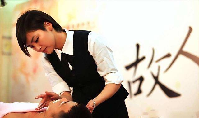 入殓师:不能用手直接碰触遗体,和迷信无关,亲人也不行