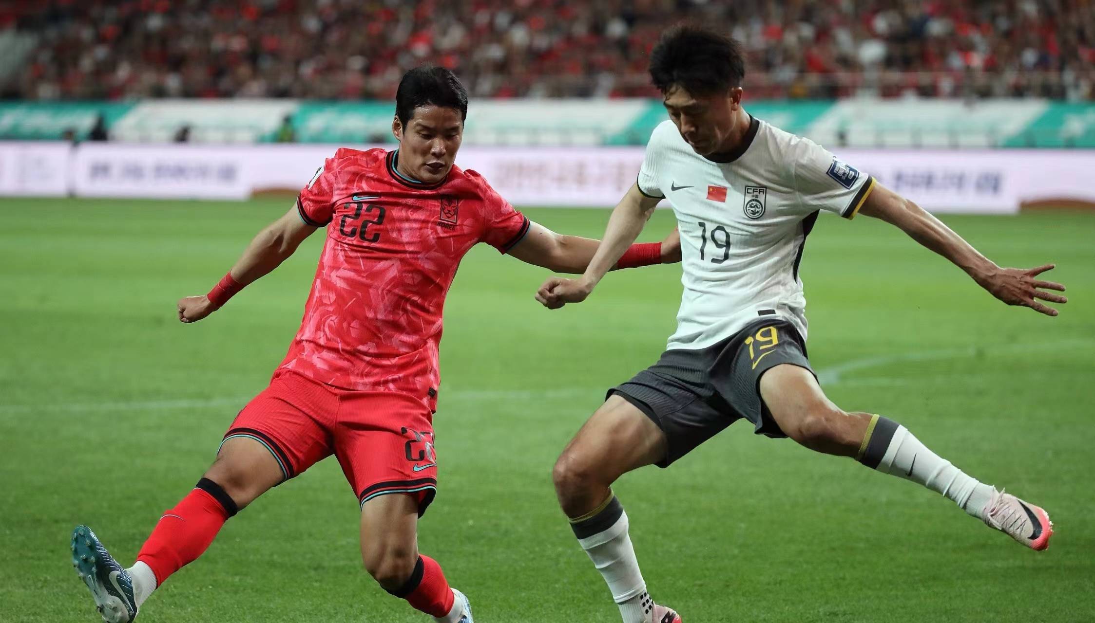 李刚仁破门，韩国1:0小胜国足，国足想要晋级还要指望新加坡