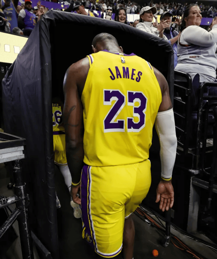 再见詹姆斯!名帅拒绝湖人 不选布朗尼,珍妮赶人,联手欧文争冠