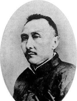 自然门历史不长,据说自然门的创始人就是杜心武的师傅徐矮子.