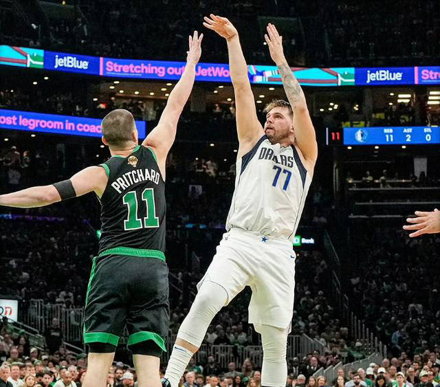 绿军105-98胜独行侠,2-0领先总决赛_比赛_东契奇_优势