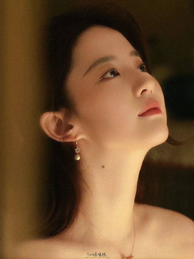 36岁刘亦菲演22岁女大学生,怎么就没人吐槽了?