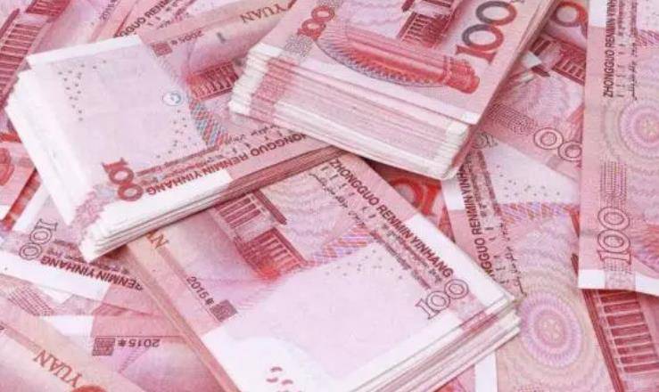 只是这么大一个公司如果没有一个身边人管理财务,就算赚太多的钱心里