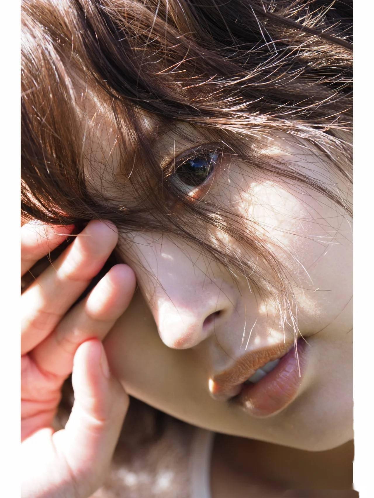 美貌与魅力葵司,36岁写真集,展现成熟女性的优雅与魅力!