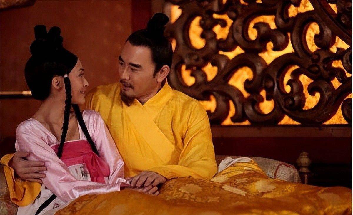 皇宫中的婚姻体制是扭曲的,所以这些宠妃根本就不在乎皇帝到底拥有