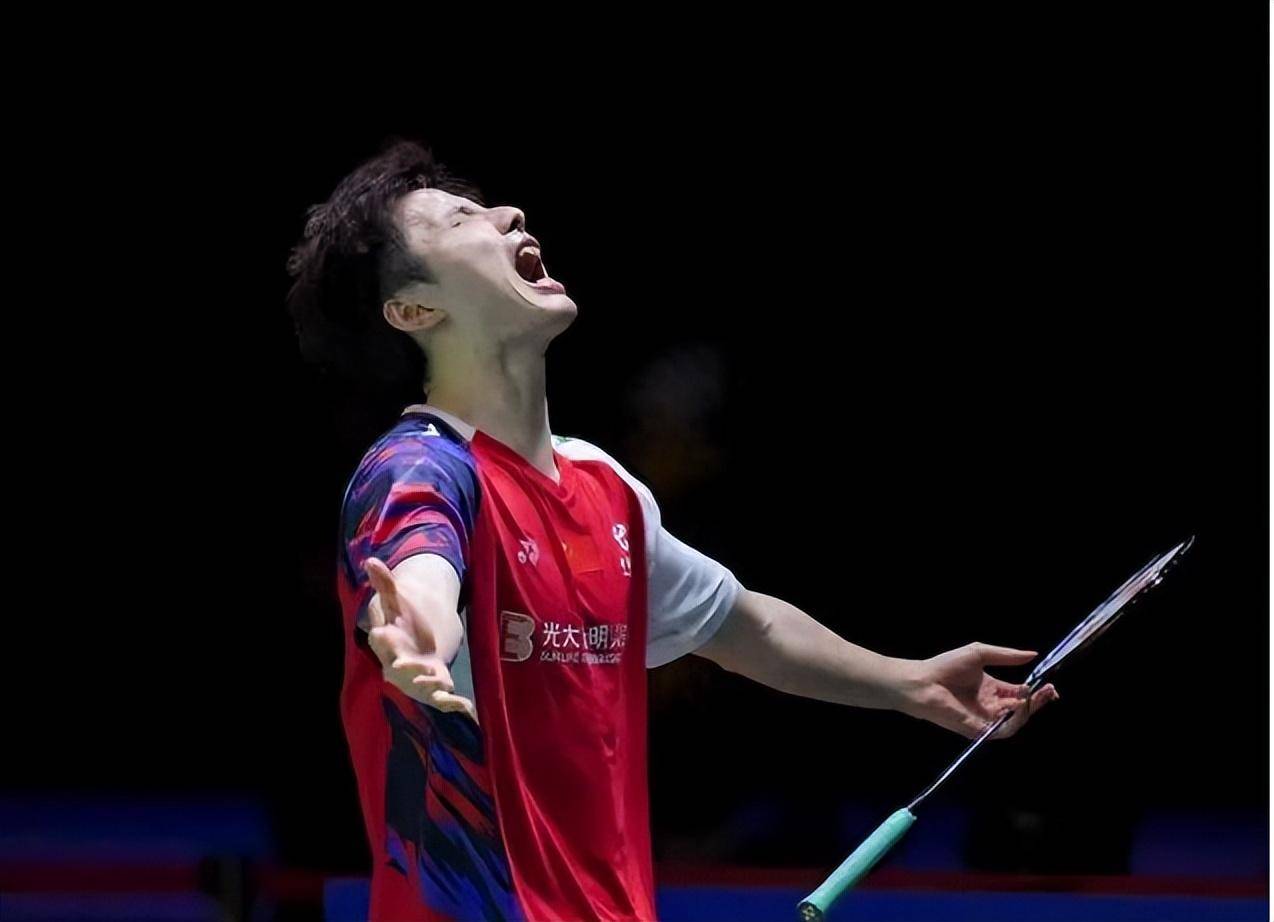 年后的印尼公开赛,对手同样是安东森,随着最后一球石宇奇网前扑球得分