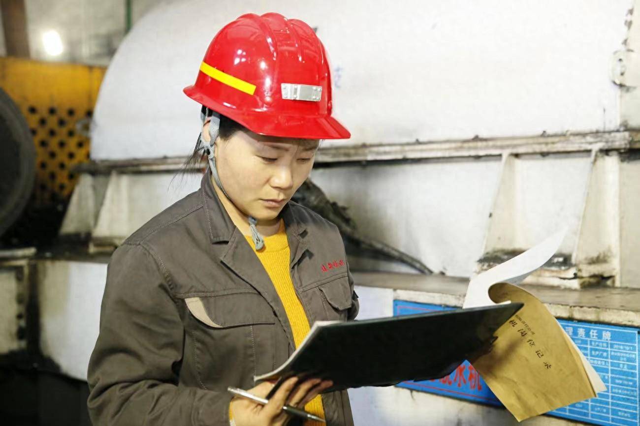 铿锵玫瑰 绽放煤海——记陕煤蒲白建新煤化女工的多彩人生