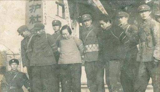 山东村妇晁正坤自封皇帝,册封男宠建庞大后宫,最终结局如何?