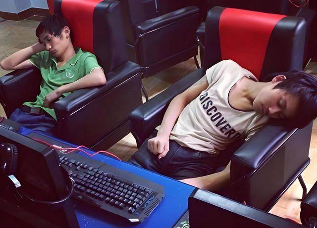 小伙在网吧猝死超24小时才被发现 家属质疑网吧失职 老板喊冤-网吧上网猝死网吧有责任吗