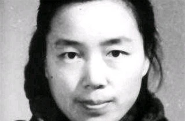 与学生婚外恋,不惜离婚娶她,16年后本性难移,被娇妻告上法庭_艾青