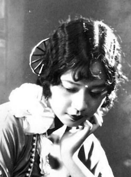 玩弄姐姐的感情,害死姐姐后再追妹妹,妹妹知情后崩溃到自尽