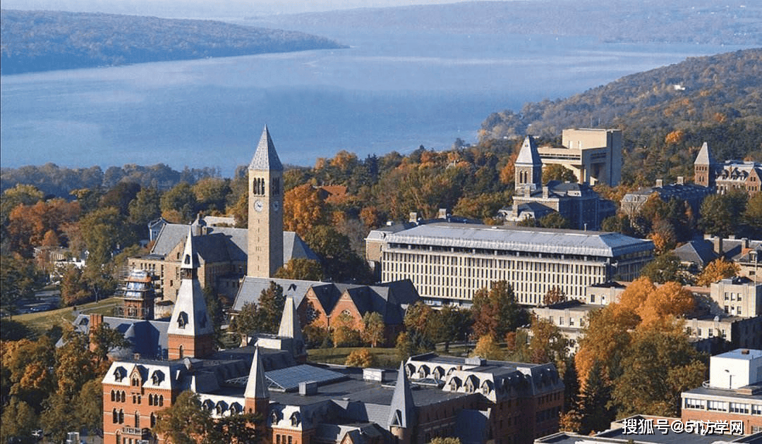 又译作"康乃尔大学",主校区位于美国纽约州汤普金斯县伊萨卡市东北部