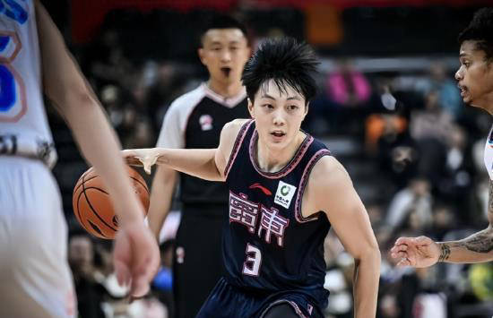 周琦加盟辽宁队传闻再度升温,3年顶薪合同已打印?