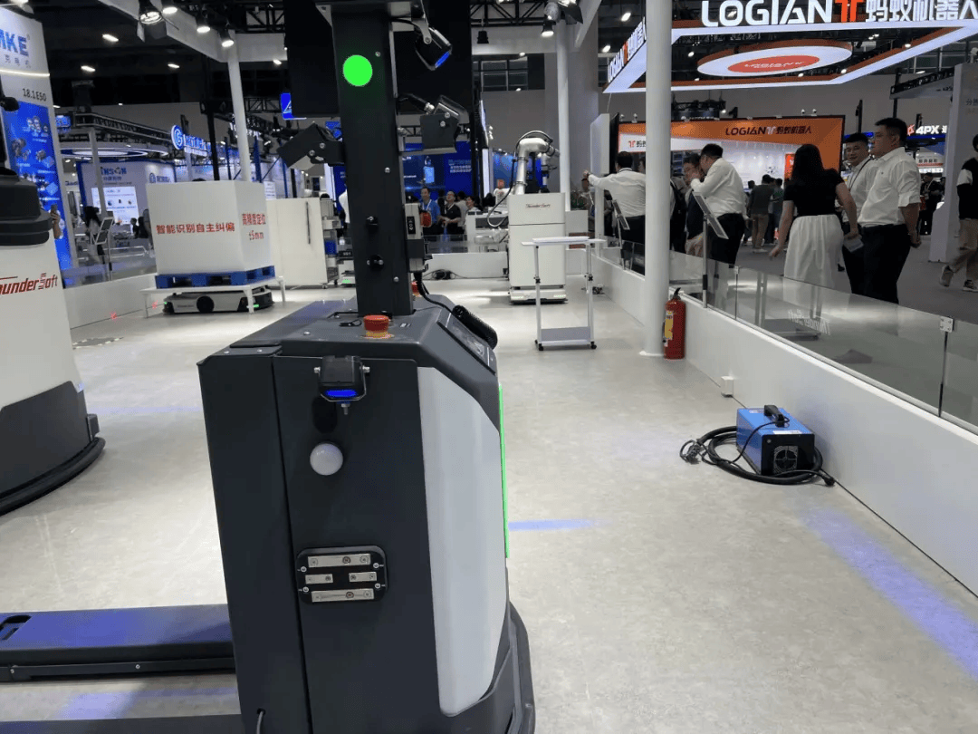 泰坦智能充电机获得众多agv移动机器人企业青睐