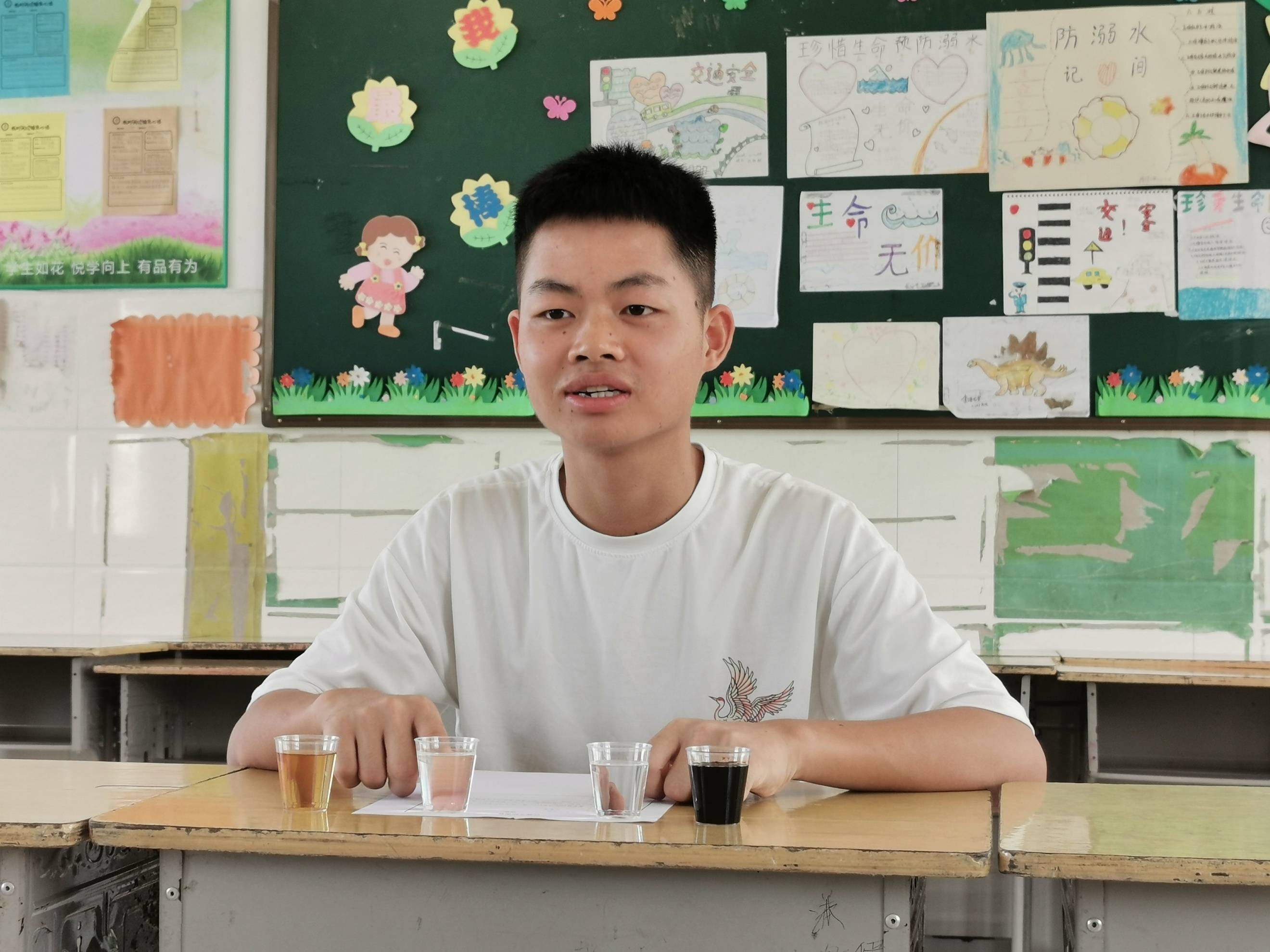 于是,2019年5月,李锦记希望厨师启动报名后,张伟成了成都班第一个报名