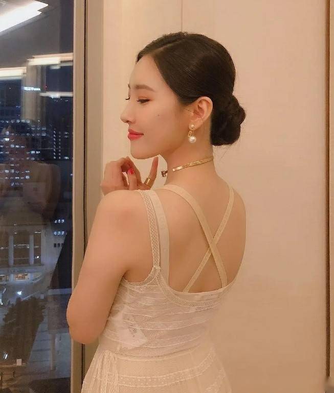 35岁李宣美的写真曝光,这谁顶得住她的魅力与风采!_身材_外貌_女性